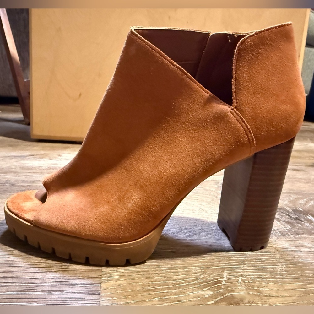 Vince Camuto Peep Toe Booties EUC - Picture 6 of 13